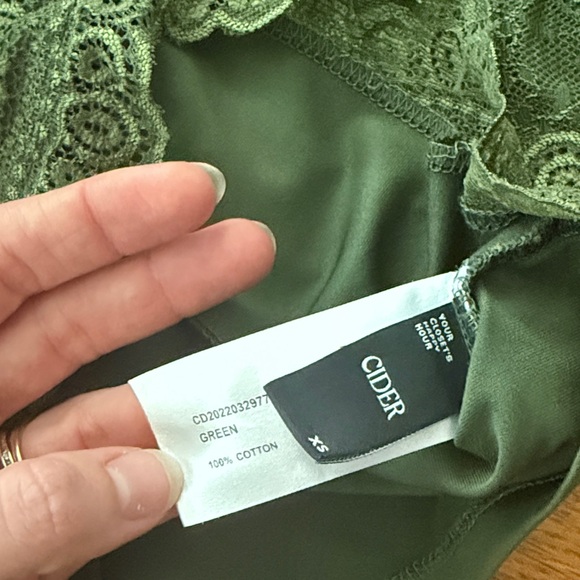 Cider Forest Green Lace Tank Top - Picture 2 of 2